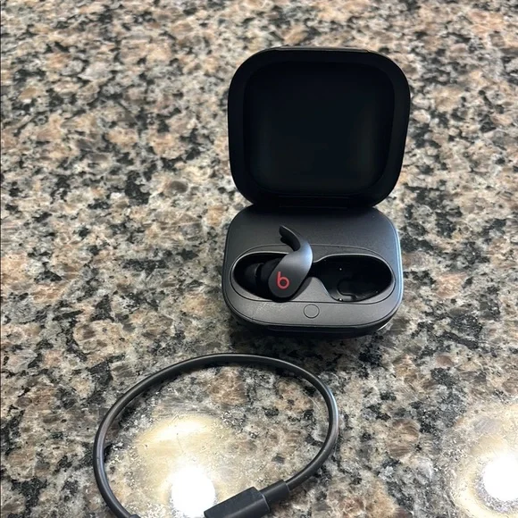 Beats by Dre Black Earbud Headphones Left earbud ONLY - Picture 1 of 1